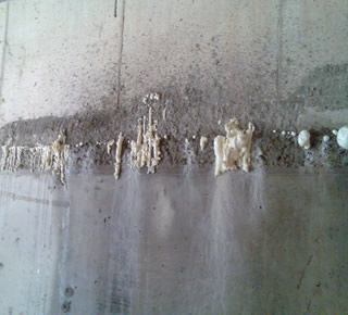 Scellent des joints au mur coffré1